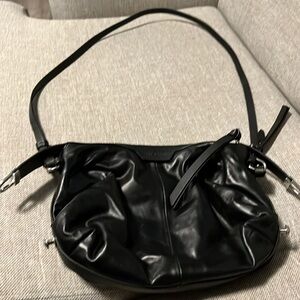 NWOT 

Rag & Bone black leather crossbody. Not worn. 10 by 7. Strap 19-22.